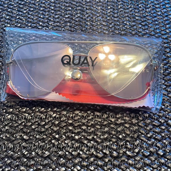 Quay- HighKey Rose Gold - Picture 3 of 3